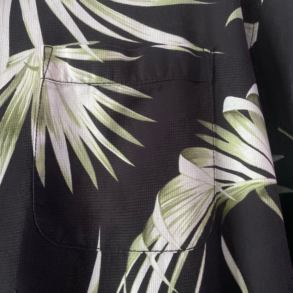 Tommy Bahama Leaf Button-Up Shirt in Black and Lime 100% silk Men’s Large - Picture 4 of 5